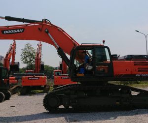 Máy xúc doosan bánh xích DX520LCA