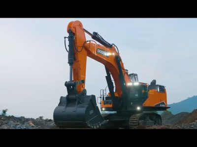 CHIẾC MÁY XÚC DOOSAN DX1000LC-7 ĐẦU TIÊN TẠI VIỆT NAM TRÔNG NHƯ THẾ NÀO?